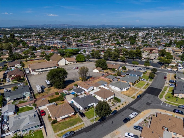 Detail Gallery Image 4 of 40 For 9727 Glandon St, Bellflower,  CA 90706 - 5 Beds | 5 Baths
