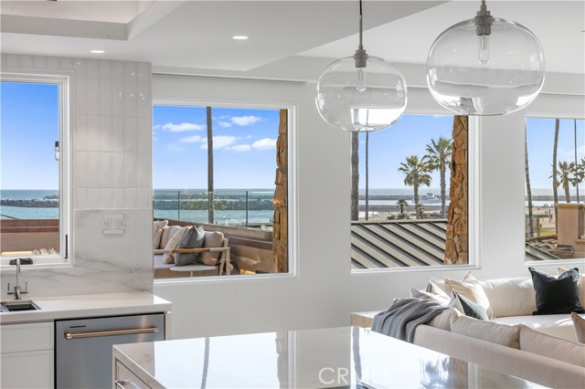 Detail Gallery Image 13 of 43 For 3130 Breakers Dr, Corona Del Mar,  CA 92625 - 3 Beds | 2/1 Baths