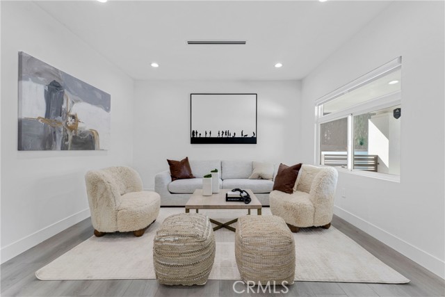 Detail Gallery Image 11 of 46 For 1626 Winona Bld, Los Angeles,  CA 90027 - 5 Beds | 5 Baths