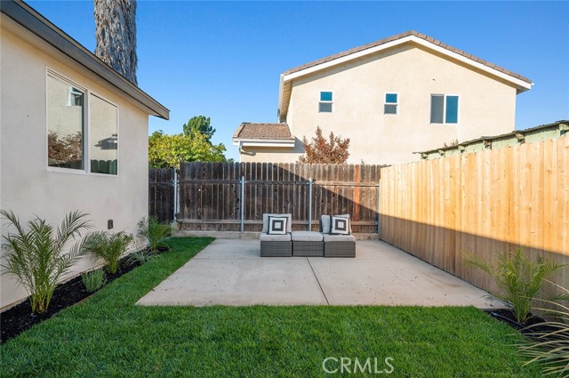 Outdoor living space - 8255 Keim St