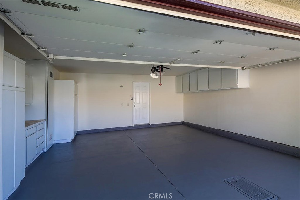 https://media.crmls.org/medias/5983a36d-b7b1-4a29-91b2-5e4159b7f0a1.jpg?preset=X-Large