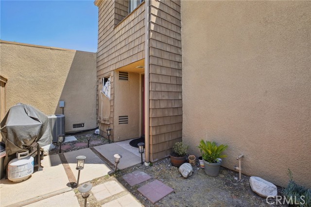 1675 W Lambert Road, La Habra CA: https://media.crmls.org/medias/59840e1a-034c-4f0c-adcb-5cafe7b29c60.jpg