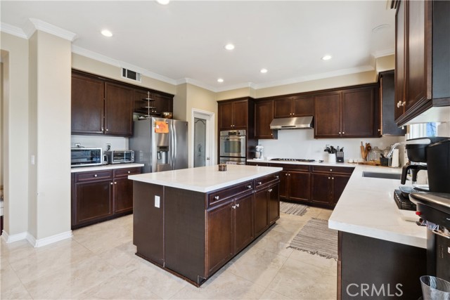Detail Gallery Image 18 of 72 For 6628 Ruby Giant Ct, Corona,  CA 92880 - 5 Beds | 4/1 Baths