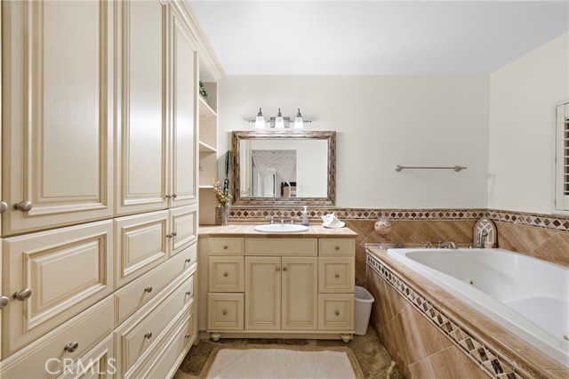 Detail Gallery Image 16 of 26 For 4621 Wayne, Corona Del Mar,  CA 92625 - 4 Beds | 3/1 Baths