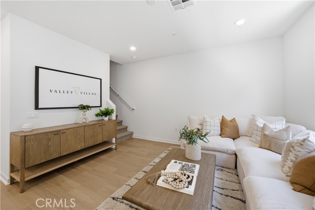 Detail Gallery Image 16 of 29 For 9425 N Sepulveda Blvd. #3,  North Hills,  CA 91343 - 2 Beds | 2/1 Baths