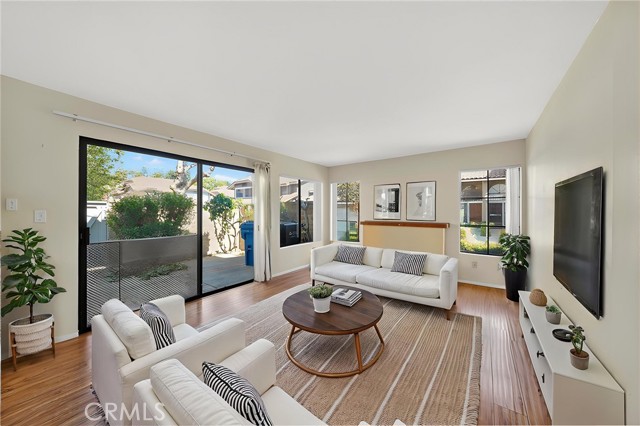 Detail Gallery Image 9 of 21 For 11437 Hanover Ct, Cerritos,  CA 90703 - 3 Beds | 3 Baths