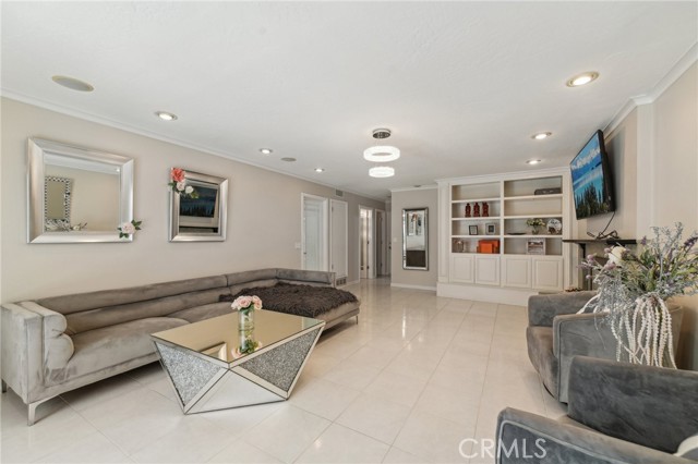 Detail Gallery Image 8 of 40 For 17675 Rainglen, Huntington Beach,  CA 92649 - 3 Beds | 2/1 Baths