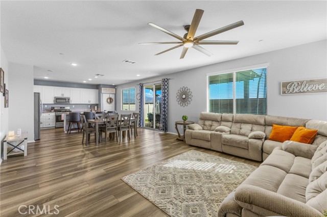 Image 7 of 39 For 6060 Mariposa Drive