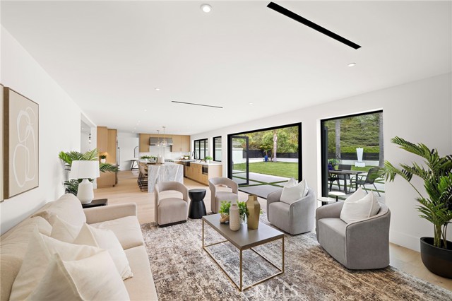 Detail Gallery Image 18 of 44 For 6 Monterey Cir, Corona Del Mar,  CA 92625 - 6 Beds | 4 Baths