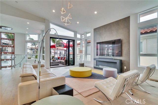 719 1st Place, Hermosa Beach CA: https://media.crmls.org/medias/5989c7b7-8df0-44ff-aec2-6d503445ce18.jpg