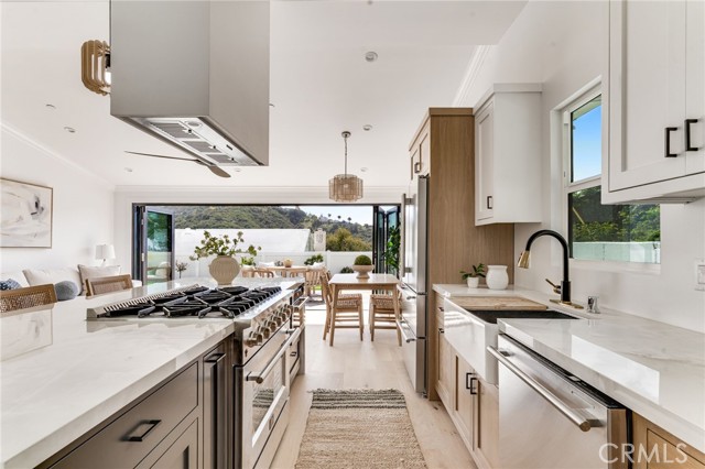 1480 Bluebird Canyon Drive, Laguna Beach CA: https://media.crmls.org/medias/598c44b4-3eb5-423f-97a5-0e434628203c.jpg