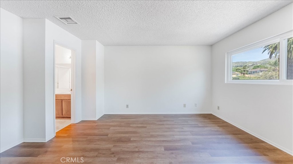 https://media.crmls.org/medias/598c5cb5-d47c-4459-be38-e5c0e60d4b30.jpg?preset=X-Large