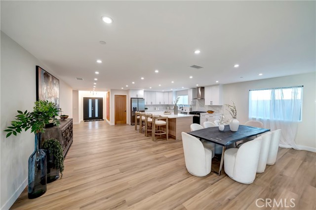 Detail Gallery Image 10 of 41 For 24250 Friar St, Woodland Hills,  CA 91367 - 4 Beds | 4 Baths