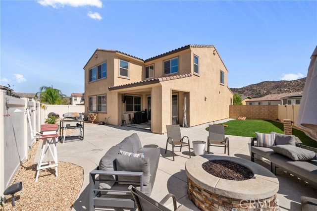 24206 Dandelion Court, Lake Elsinore CA: https://media.crmls.org/medias/598cc1ae-da4b-42c5-9a48-5730a358cfd0.jpg