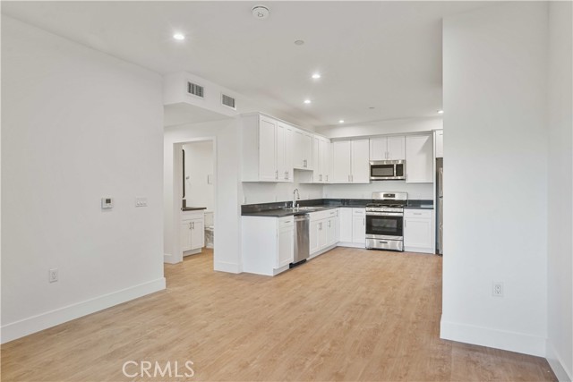 Detail Gallery Image 16 of 30 For 8750 Sepulveda Bld #310,  North Hills,  CA 91343 - 2 Beds | 2 Baths