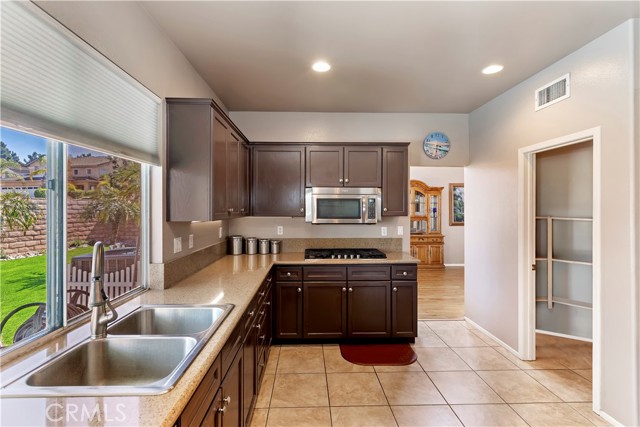 16462 Sun Summit Drive, Riverside CA: https://media.crmls.org/medias/598d0eec-ad5b-4974-ab15-806cc2cf2543.jpg