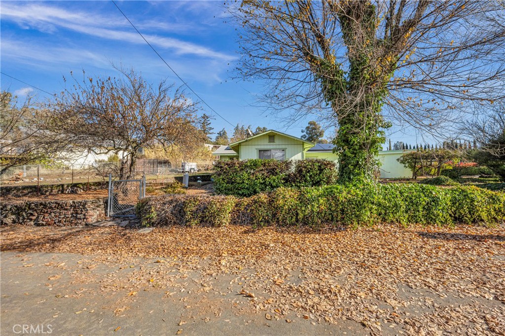 14002 Lakeshore Drive
