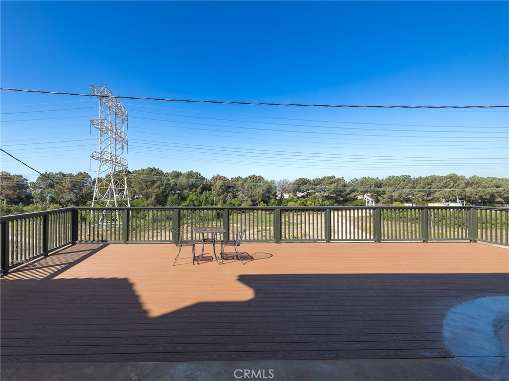 https://media.crmls.org/medias/598e6129-e1f7-4984-bad3-405ce62cd588.jpg?preset=X-Large