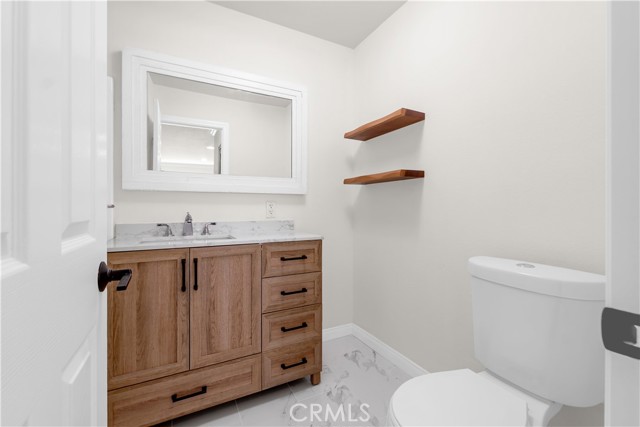 Image 20 of 31 For 532 Rossmore Avenue 411