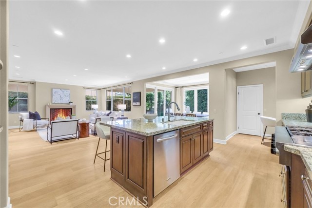 Detail Gallery Image 17 of 74 For 36 Royal Grove, Irvine,  CA 92620 - 4 Beds | 4 Baths