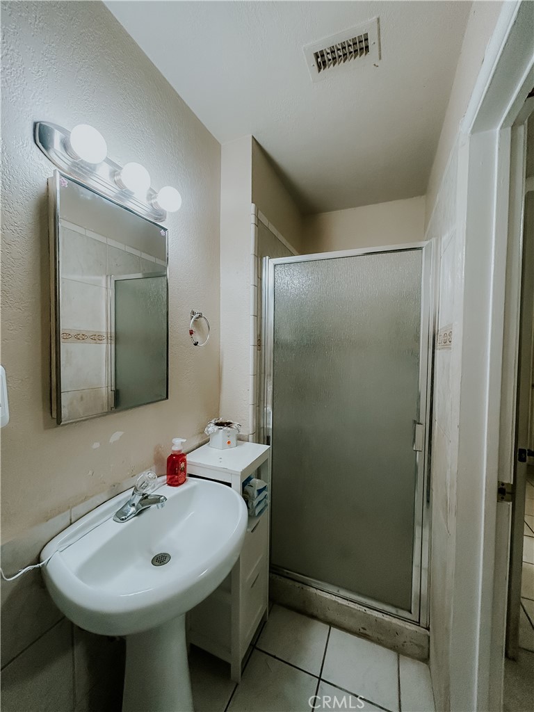 https://media.crmls.org/medias/598fcf3b-7d1d-4b95-a9b4-14a949f6ba2e.jpg?preset=X-Large