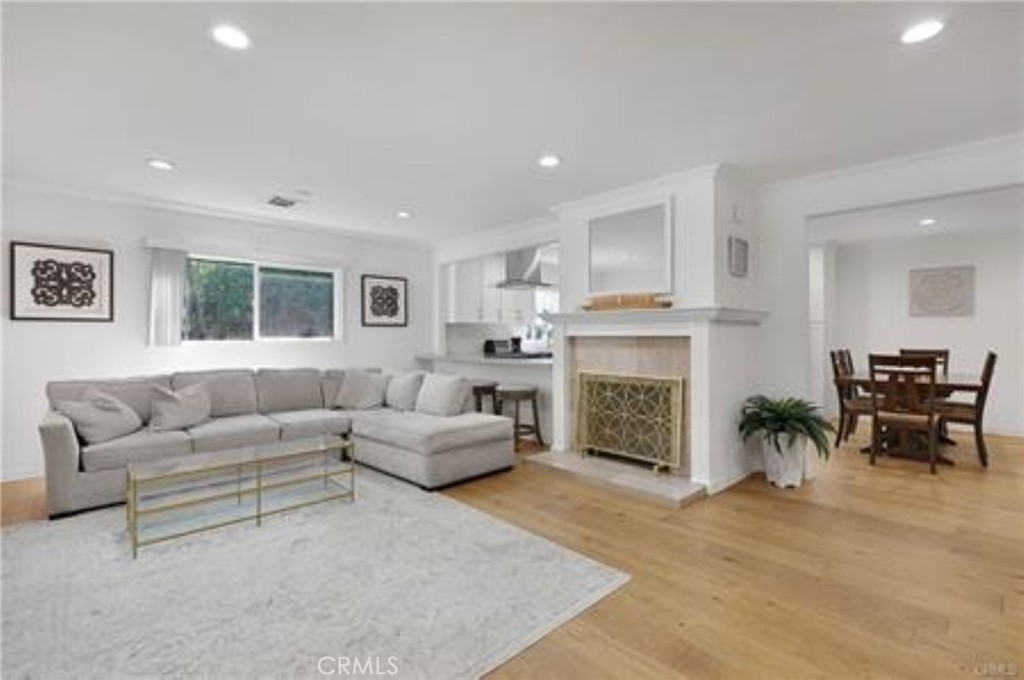 22335 Kittridge Street