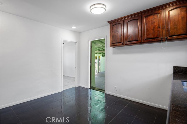 Detail Gallery Image 9 of 33 For 1550 E Sandison St, Wilmington,  CA 90744 - 6 Beds | 2 Baths