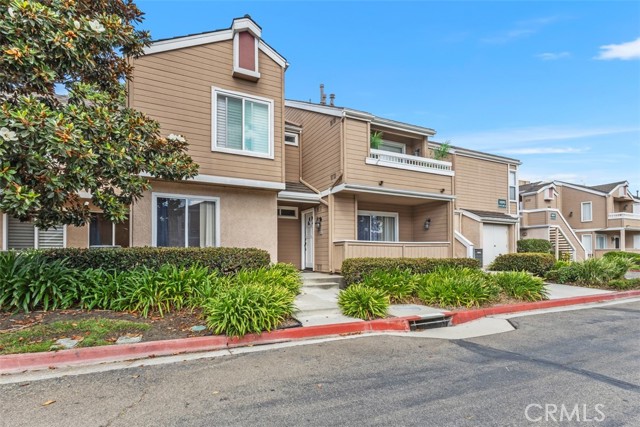 Detail Gallery Image 1 of 28 For 10393 E Briar Oaks Dr #D,  Stanton,  CA 90680 - 2 Beds | 2 Baths