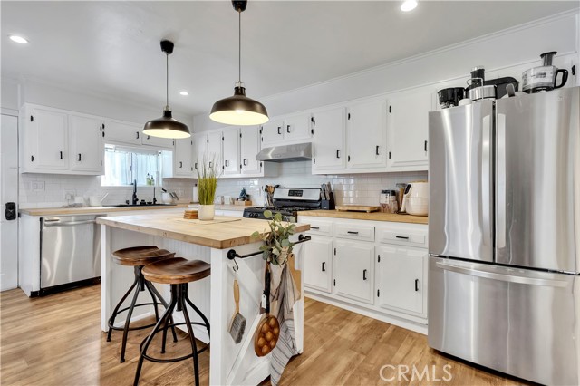 Detail Gallery Image 4 of 51 For 6514 Coldwater Canyon Ave, Valley Village,  CA 91606 - 4 Beds | 3 Baths