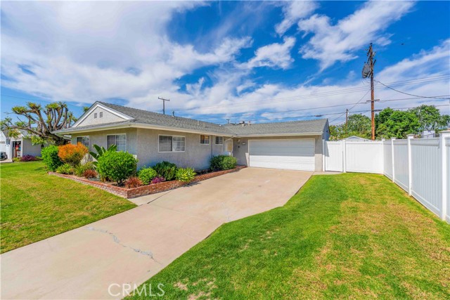 Image 2 of 40 For 5101 Myra