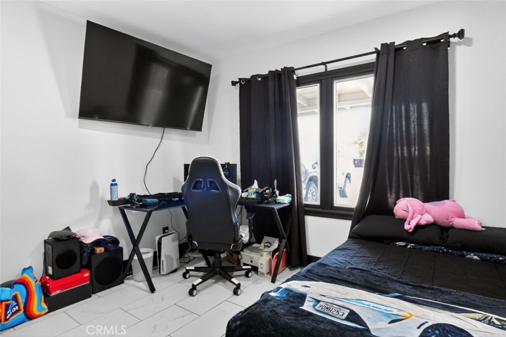 https://media.crmls.org/medias/59938281-818c-4571-9580-c6f7d965878f.jpg?preset=X-Large