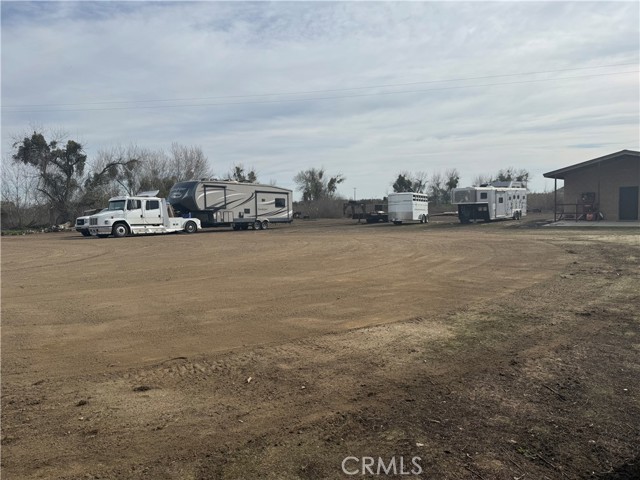 Detail Gallery Image 17 of 70 For 25565 Road 13, Chowchilla,  CA 93610 - 4 Beds | 3 Baths