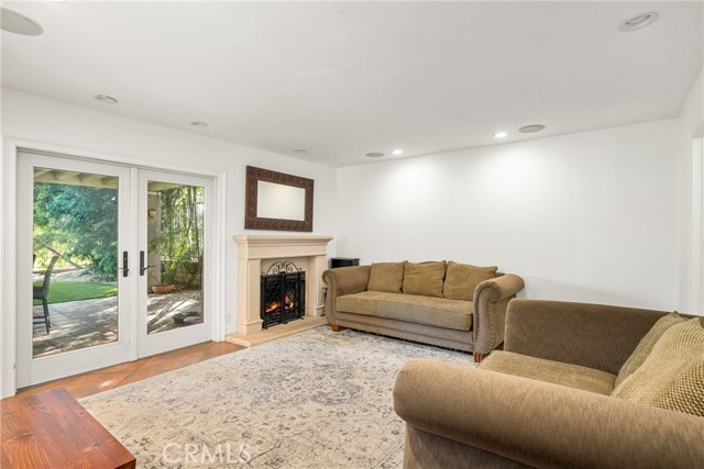 Detail Gallery Image 10 of 38 For 1048 Henrietta Cir, Placentia,  CA 92870 - 3 Beds | 2/1 Baths