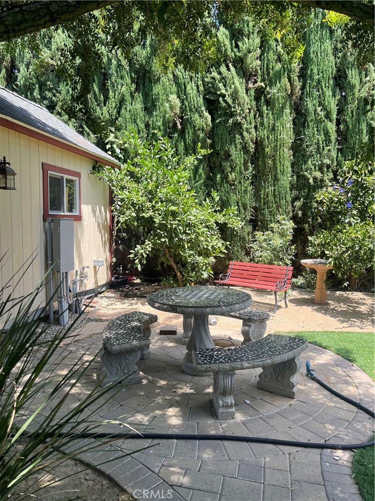 https://media.crmls.org/medias/59959a85-d053-49e4-b010-db0eb599b3e5.jpg?preset=X-Large