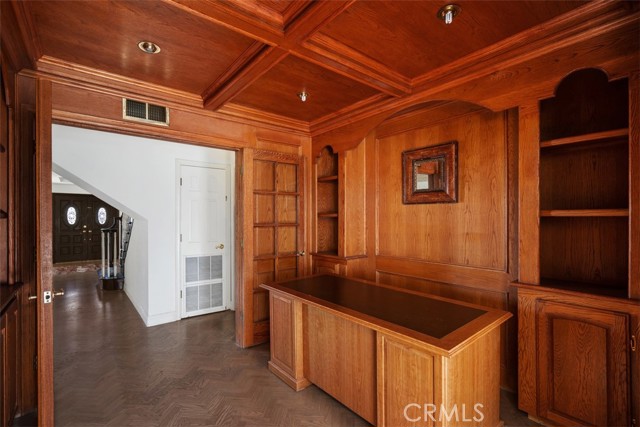Detail Gallery Image 14 of 31 For 12112 Woodley Ave, Granada Hills,  CA 91344 - 4 Beds | 4 Baths