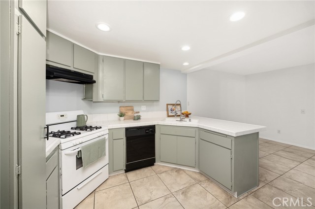 Detail Gallery Image 11 of 44 For 9809 Louise, Rancho Cucamonga,  CA 91730 - 3 Beds | 2/1 Baths