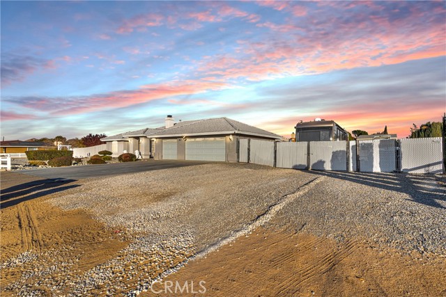 Detail Gallery Image 3 of 35 For 13951 Coachella Rd, Apple Valley,  CA 92307 - 3 Beds | 2 Baths