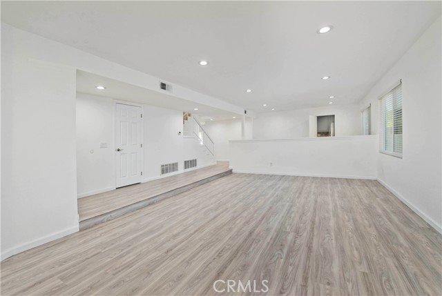 20227 Elkwood Street, Winnetka CA: https://media.crmls.org/medias/59986009-c7f4-46ba-9e16-c0f758f50d4f.jpg