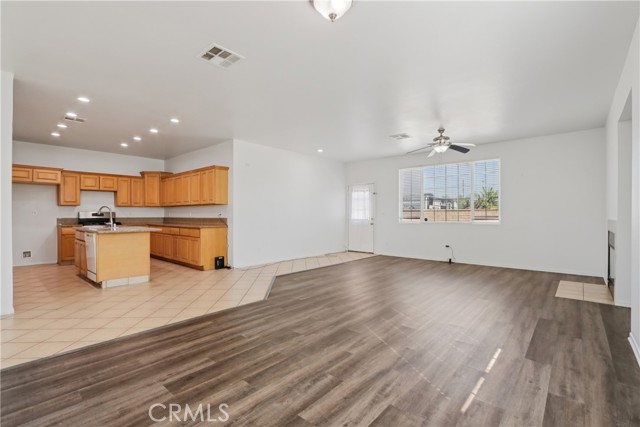 Detail Gallery Image 11 of 24 For 548 Bloomington Ave, Rialto,  CA 92376 - 4 Beds | 3 Baths