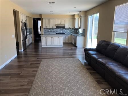 Detail Gallery Image 4 of 9 For 14275 English Setter, Corona,  CA 92880 - 5 Beds | 3 Baths