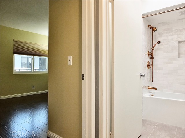 Detail Gallery Image 12 of 25 For 3600 E 4th #305,  Long Beach,  CA 90814 - 2 Beds | 2 Baths