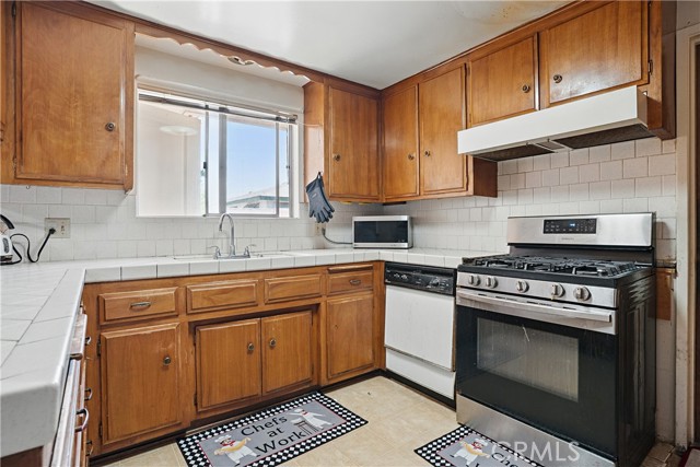 260 E Whittier Avenue, Hemet CA: https://media.crmls.org/medias/599c2346-224b-4d35-bb9e-908d6c55073d.jpg