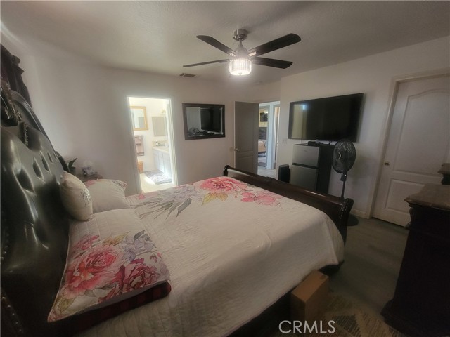 21961 Thunderbird, Apple Valley CA: https://media.crmls.org/medias/599d3a1d-3cb8-43db-a2f5-d8ae4a195663.jpg