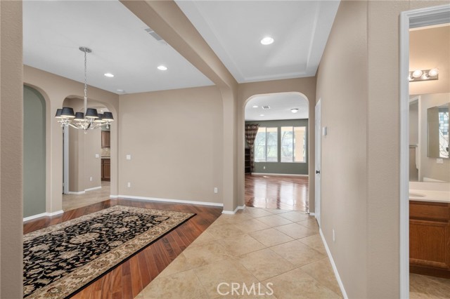 Detail Gallery Image 12 of 38 For 35021 Nicklaus Nook, Beaumont,  CA 92223 - 5 Beds | 4 Baths