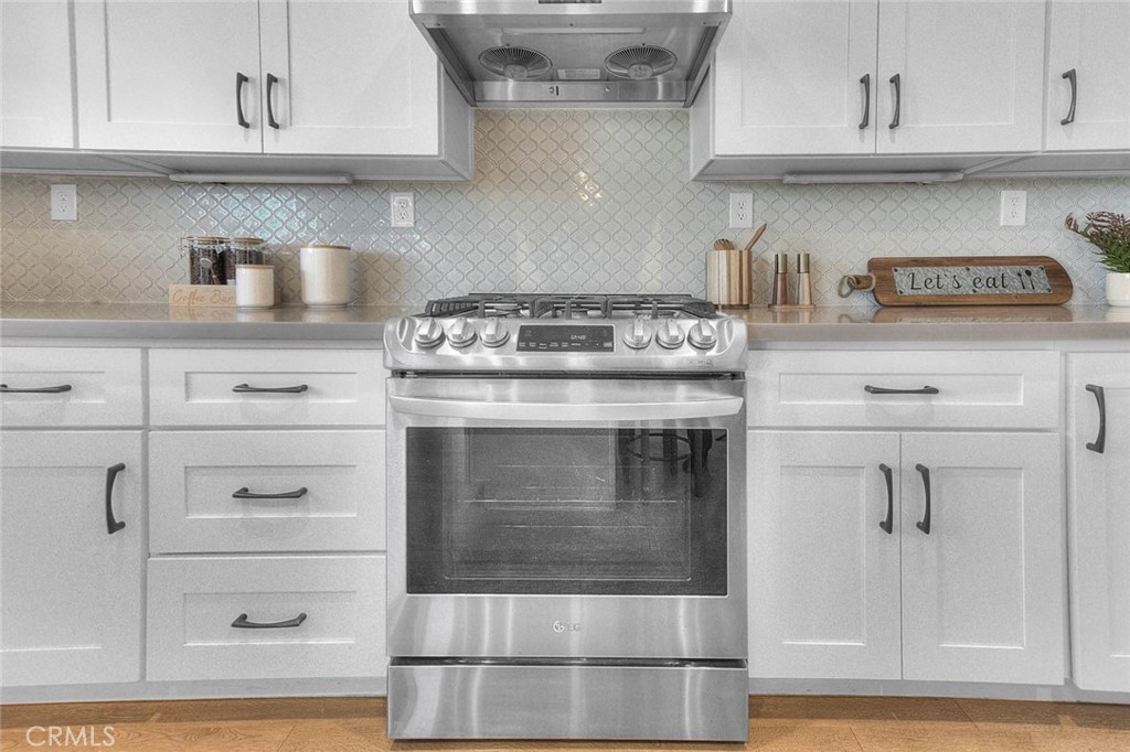 https://media.crmls.org/medias/599d4b41-b584-4311-98cf-d59e105c6a81.jpg?preset=X-Large