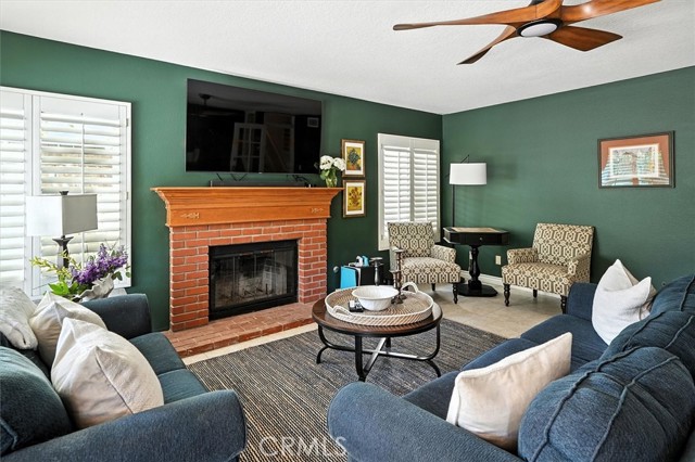 Detail Gallery Image 24 of 59 For 23456 Thornewood Dr, Newhall,  CA 91321 - 6 Beds | 4 Baths