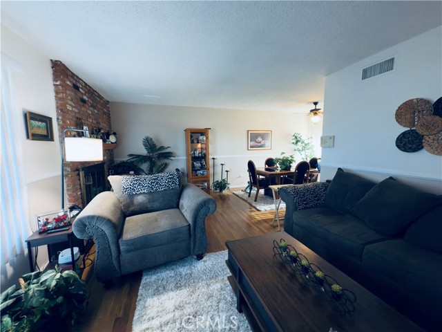 Detail Gallery Image 6 of 23 For 5655 Newbury Ave, San Bernardino,  CA 92404 - 3 Beds | 2 Baths