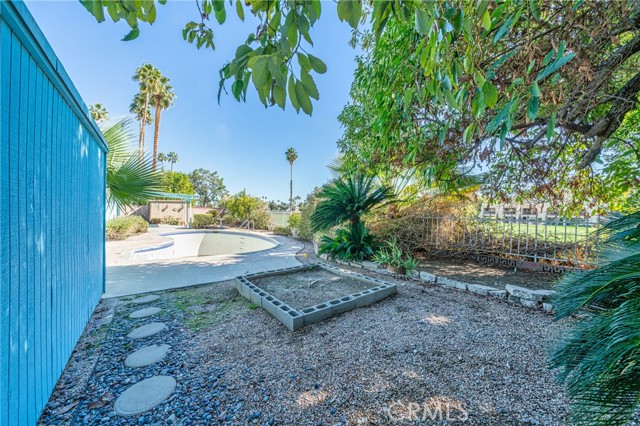 Detail Gallery Image 30 of 51 For 5191 E Lakeside Dr, Palm Springs,  CA 92264 - 3 Beds | 2 Baths