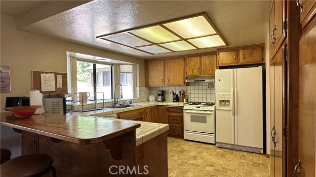 Detail Gallery Image 10 of 26 For 27808 Alpen Dr, Lake Arrowhead,  CA 92352 - 4 Beds | 3/1 Baths