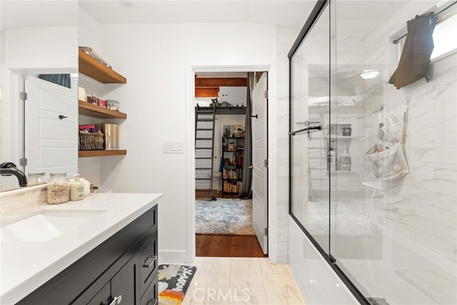 4835 Almidor Avenue, Woodland Hills CA: https://media.crmls.org/medias/59a118ae-3ead-45a1-a94b-e7fed5e7ce31.jpg